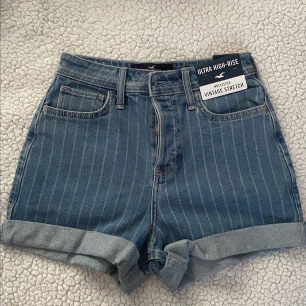 Hollister ultra high-rise mom short